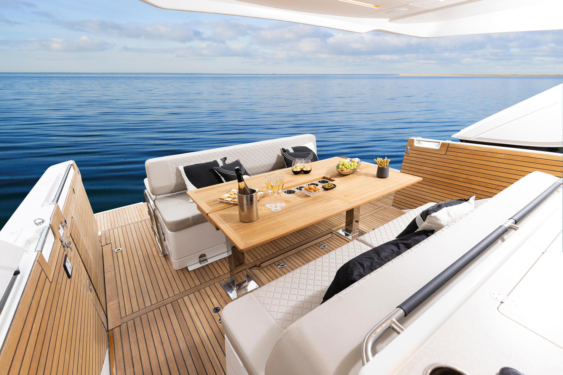 Jeanneau DB43, view 3