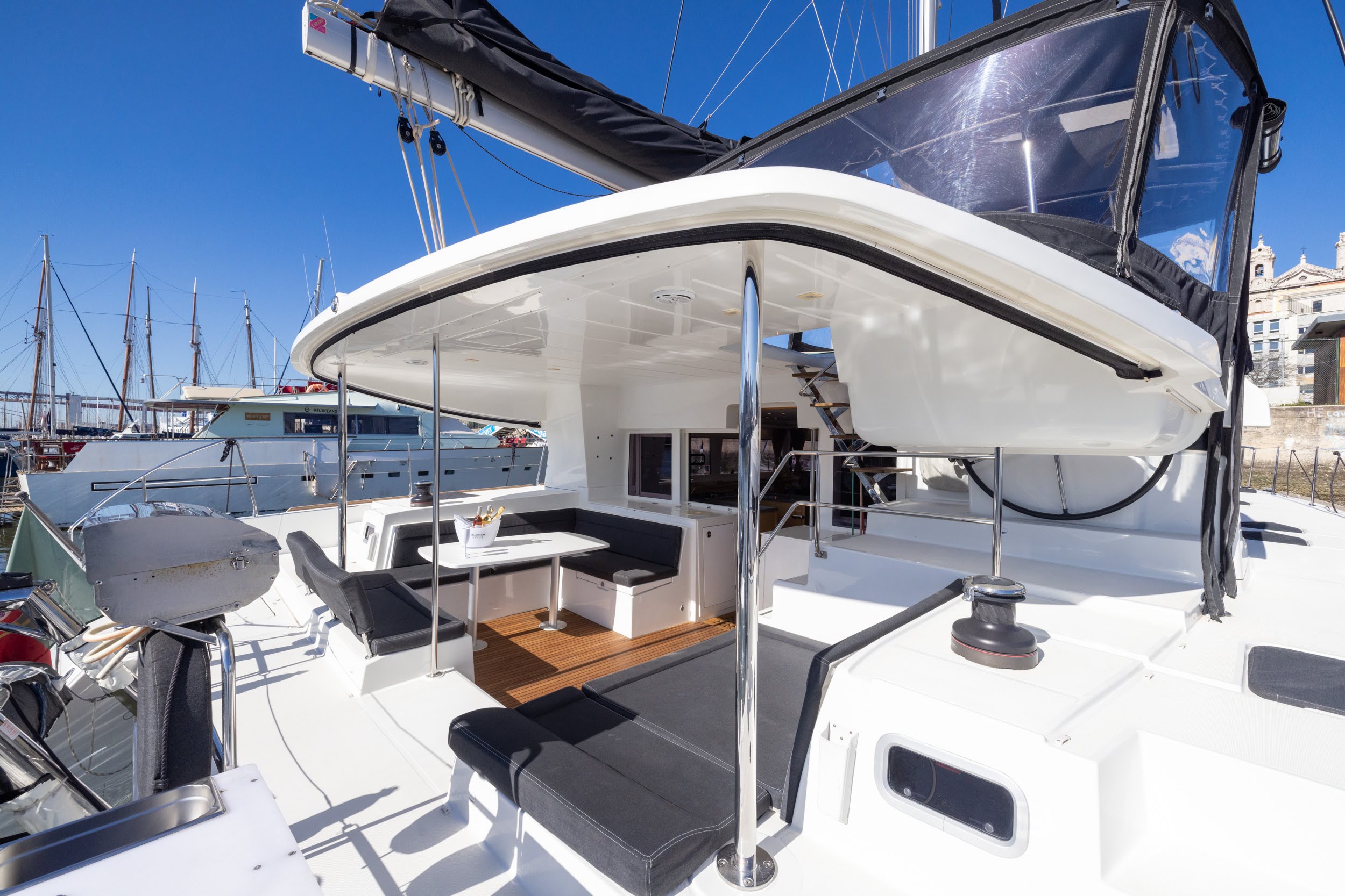 Lagoon 45, view 6